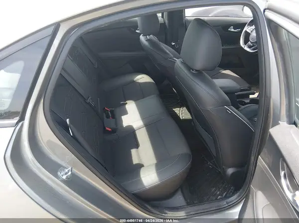 3KPF54AD8NE455715 2022 KIA FORTE - Image 8