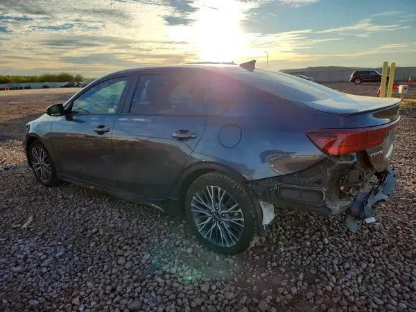 3KPF54AD8NE477813 2022 KIA FORTE - Image 2