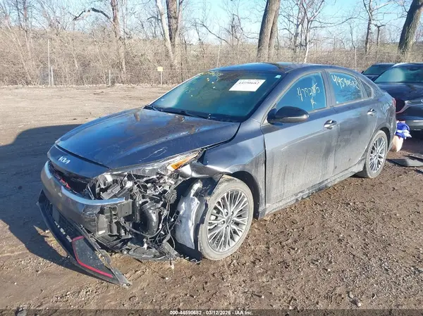 3KPF54AD8NE479285 2022 KIA FORTE - Image 2
