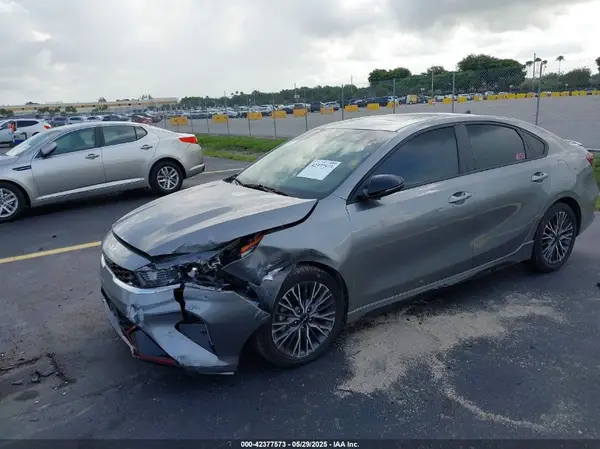 3KPF54AD8NE487693 2022 KIA FORTE - Image 2