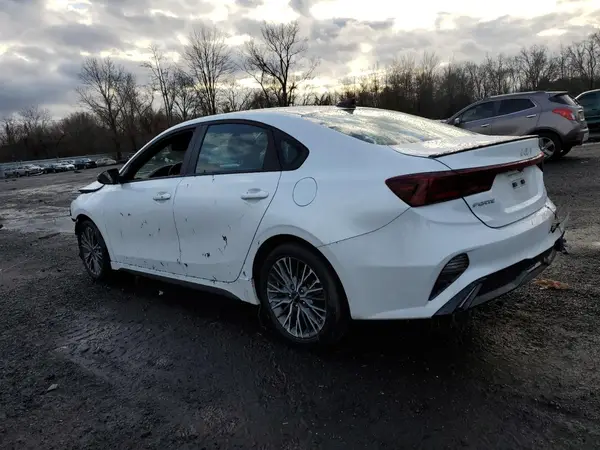 3KPF54AD8NE492246 2022 KIA FORTE - Image 2