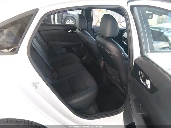3KPF54AD8NE494319 2022 KIA FORTE - Image 8