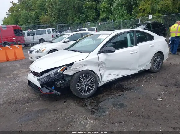 3KPF54AD8NE502161 2022 KIA FORTE - Image 2