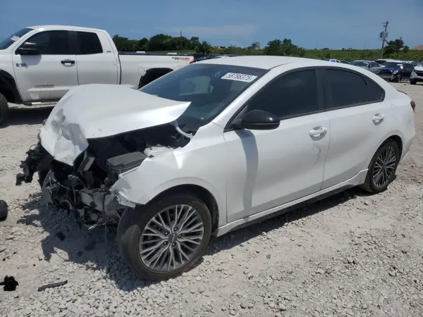 3KPF54AD8NE503827 2022 KIA FORTE - Image 1