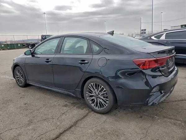 3KPF54AD8NE505772 2022 KIA FORTE - Image 2