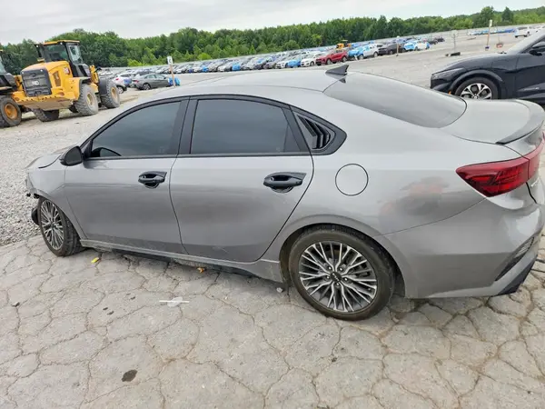 3KPF54AD8NE507702 2022 KIA FORTE - Image 2