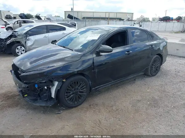 3KPF54AD8PE516922 2023 KIA FORTE - Image 2
