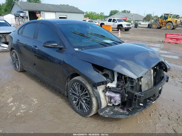 3KPF54AD8PE517925 2023 KIA FORTE - Image 1