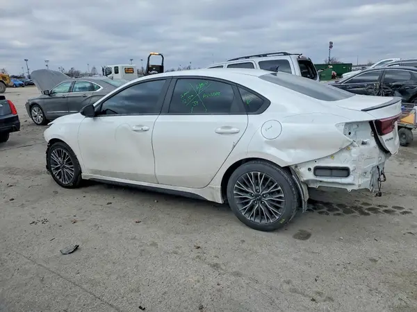 3KPF54AD8PE581656 2023 KIA FORTE - Image 2