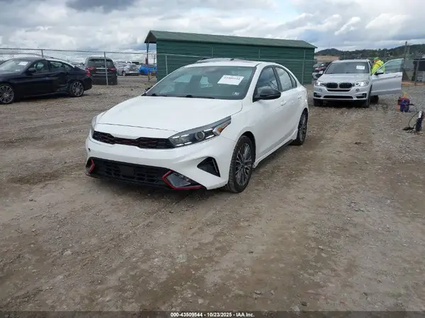3KPF54AD8PE584024 2023 KIA FORTE - Image 2
