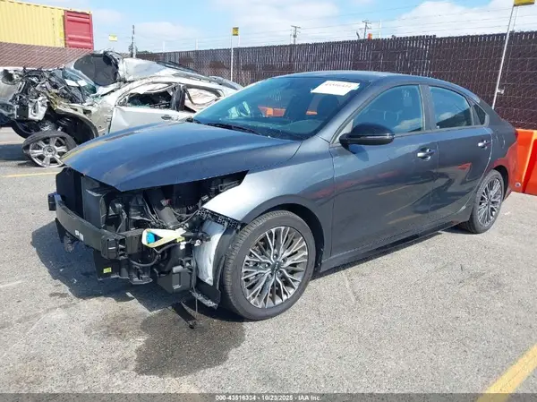 3KPF54AD8PE584816 2023 KIA FORTE - Image 2