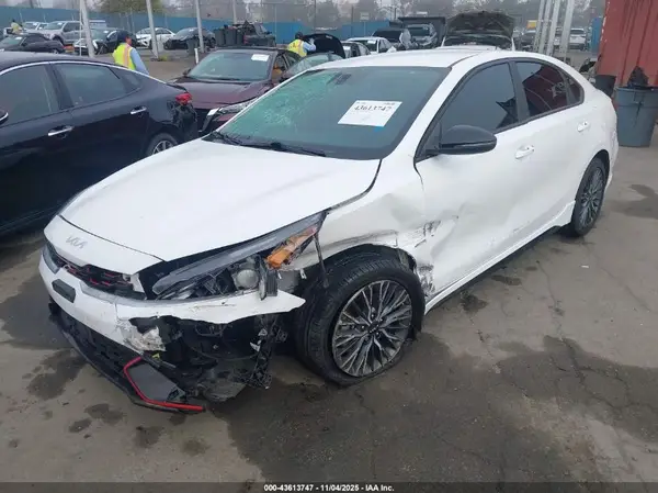 3KPF54AD8PE588526 2023 KIA FORTE - Image 2