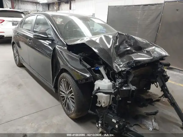 3KPF54AD8PE589983 2023 KIA FORTE - Image 1