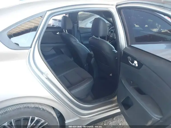 3KPF54AD8PE594441 2023 KIA FORTE - Image 8