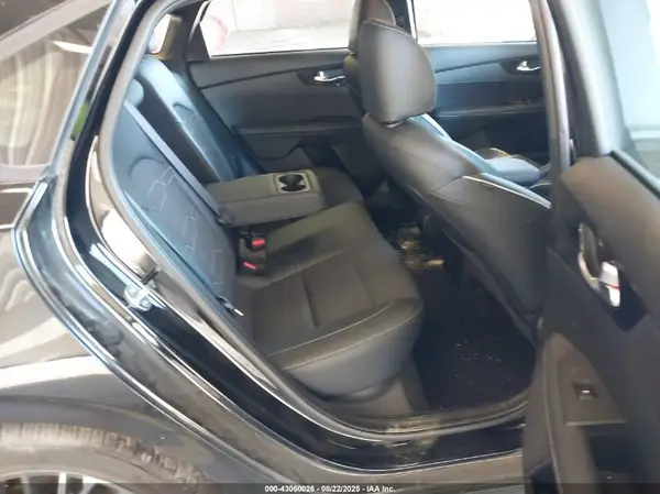 3KPF54AD8PE599557 2023 KIA FORTE - Image 8