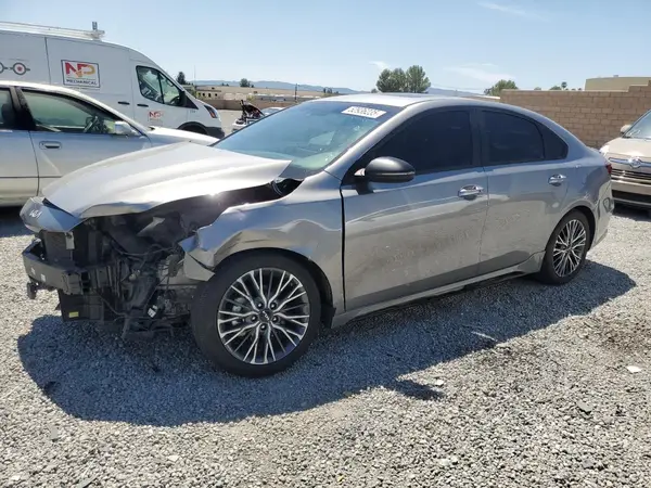 3KPF54AD8PE604384 2023 KIA FORTE - Image 1