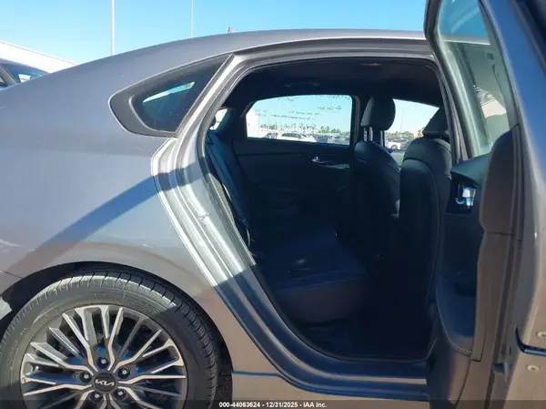 3KPF54AD8PE679859 2023 KIA FORTE - Image 8