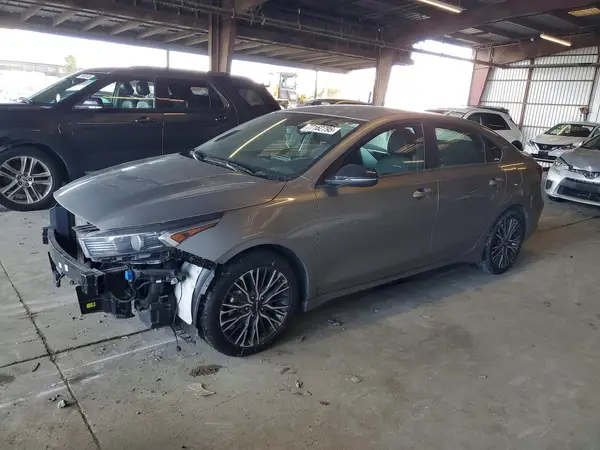 3KPF54AD8RE692985 2024 KIA FORTE - Image 1