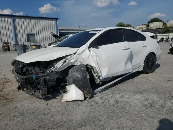 3KPF54AD8RE702690 2024 KIA FORTE - Image 1
