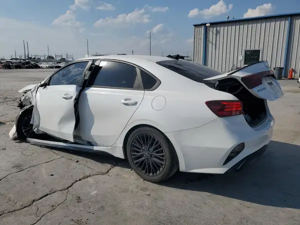 3KPF54AD8RE702690 2024 KIA FORTE - Image 2