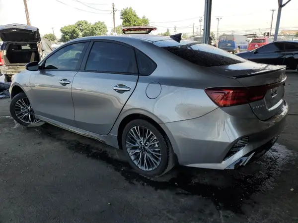 3KPF54AD8RE705881 2024 KIA FORTE - Image 2