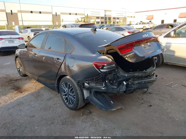 3KPF54AD8RE715052 2024 KIA FORTE - Image 2