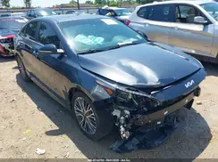 3KPF54AD8RE715682 2024 KIA FORTE