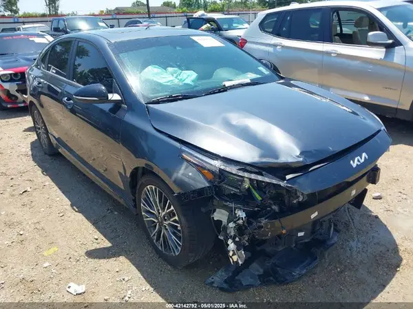 3KPF54AD8RE715682 2024 KIA FORTE - Image 1