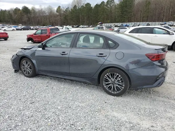 3KPF54AD8RE721675 2024 KIA FORTE - Image 2
