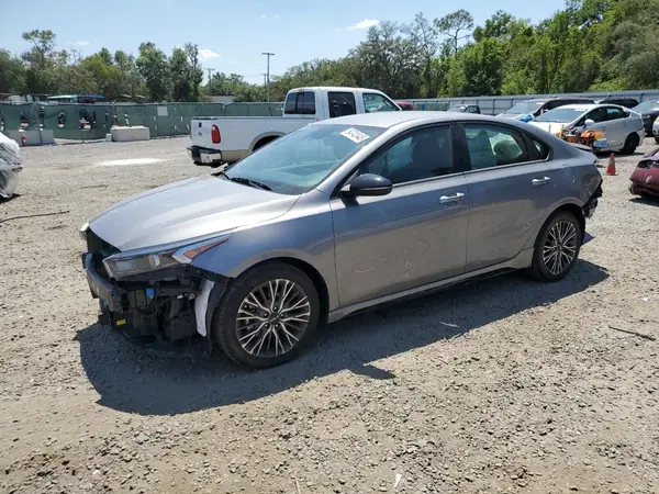 3KPF54AD8RE725161 2024 KIA FORTE - Image 1