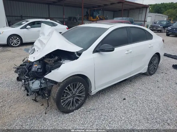 3KPF54AD8RE728870 2024 KIA FORTE - Image 2