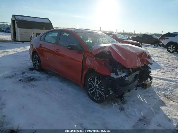 3KPF54AD8RE731381 2024 KIA FORTE - Image 1