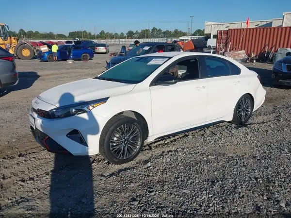 3KPF54AD8RE737553 2024 KIA FORTE - Image 2