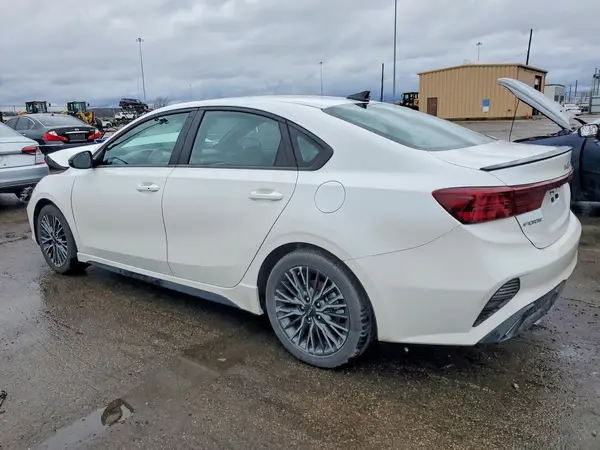 3KPF54AD8RE739447 2024 KIA FORTE - Image 2