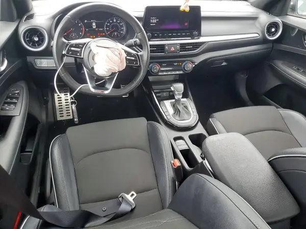 3KPF54AD8RE739447 2024 KIA FORTE - Image 8