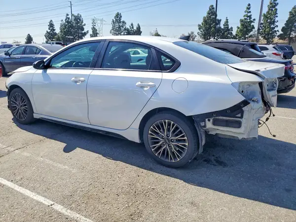 3KPF54AD8RE740677 2024 KIA FORTE - Image 2