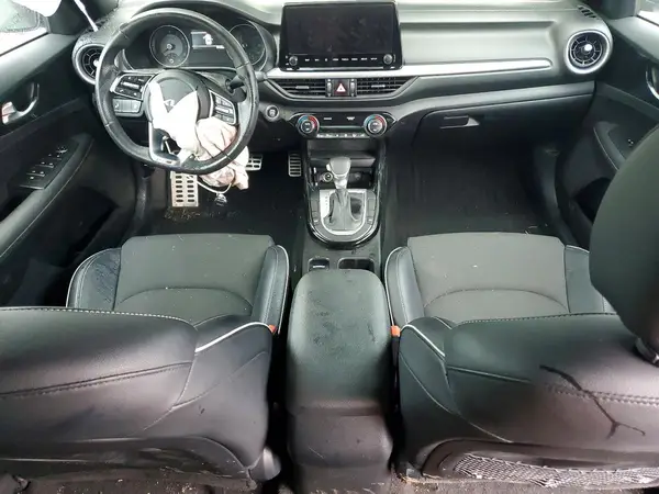 3KPF54AD8RE754398 2024 KIA FORTE - Image 8