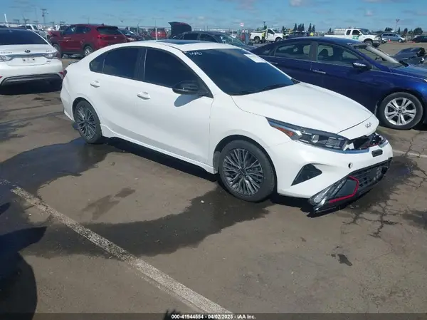 3KPF54AD8RE759455 2024 KIA FORTE - Image 1