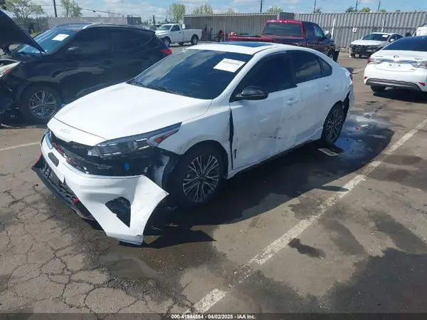 3KPF54AD8RE759455 2024 KIA FORTE - Image 2