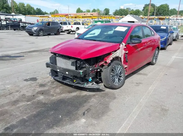 3KPF54AD8RE772755 2024 KIA FORTE - Image 2