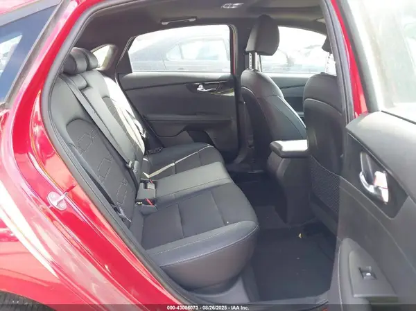 3KPF54AD8RE772755 2024 KIA FORTE - Image 8