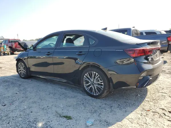 3KPF54AD8RE776353 2024 KIA FORTE - Image 2