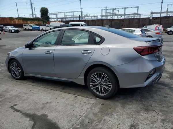 3KPF54AD8RE776546 2024 KIA FORTE - Image 2