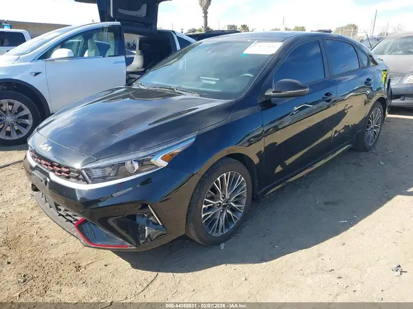 3KPF54AD8RE779575 2024 KIA FORTE - Image 2