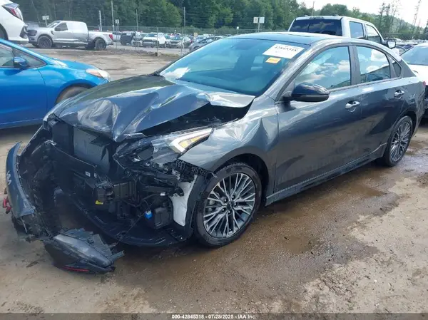 3KPF54AD8RE798109 2024 KIA FORTE - Image 2