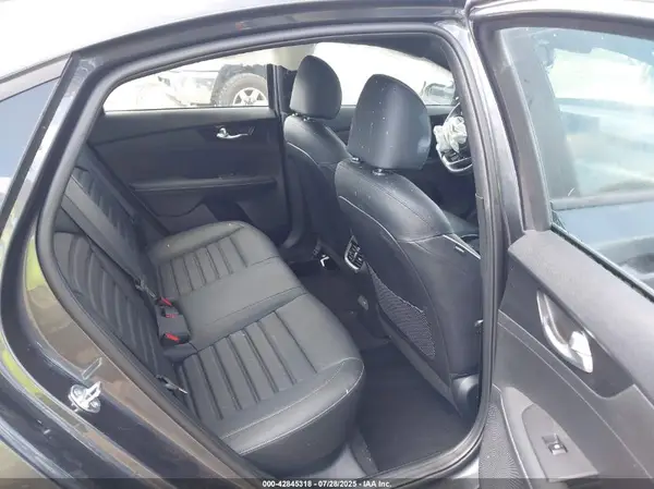 3KPF54AD8RE798109 2024 KIA FORTE - Image 8