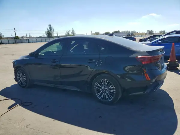 3KPF54AD8RE802482 2024 KIA FORTE - Image 2