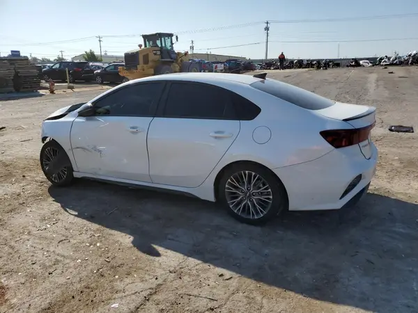 3KPF54AD8RE803311 2024 KIA FORTE - Image 2