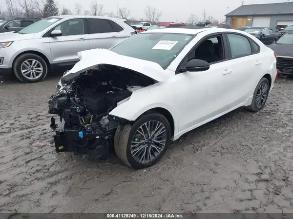 3KPF54AD8RE805026 2024 KIA FORTE - Image 2