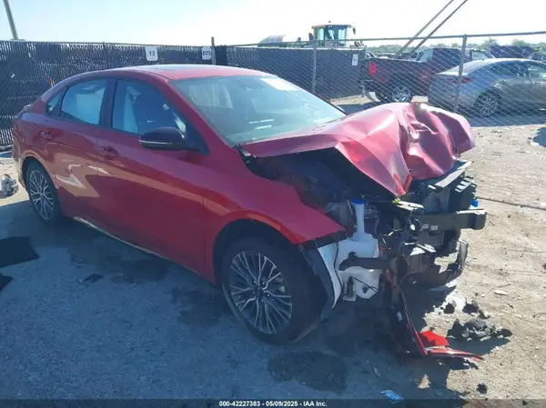 3KPF54AD8RE807343 2024 KIA FORTE - Image 1